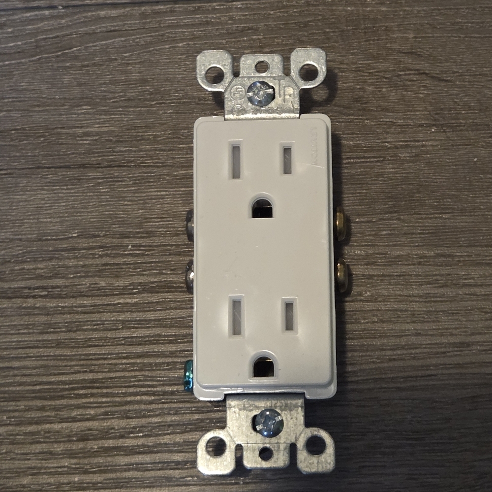 Leviton T5280-W Surge Protector Receptacle